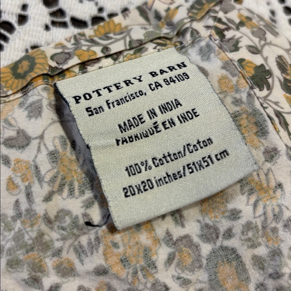 RARE Pottery Barn 2007 100% Cotton Floral Napkin Set of 4 | Cottagecore | dainty - Picture 2 of 4